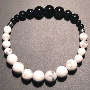 White Howlite x Onyx Bracelet